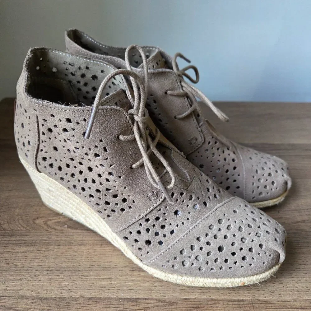 NEW W/O BOX TOMS TAUPE EXPADRILLE WEDGE LEATHER UPPER BOOTIES SIZE 9 WMNS